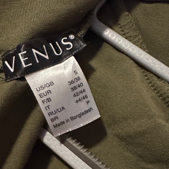 VENUS Green Long Sleeve Tee with Gathered Shoulders - Picture 3 of 3